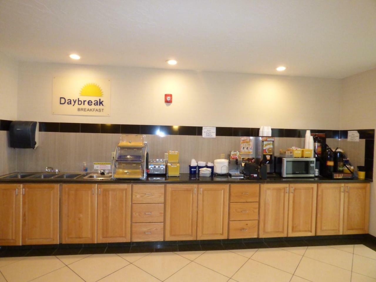 Days Inn By Wyndham Brigham City Exterior photo